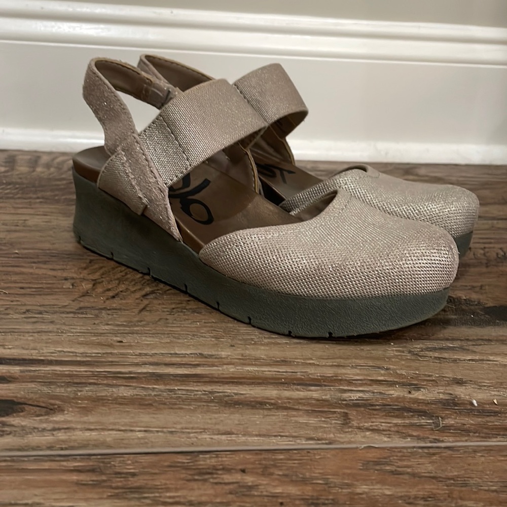 OTBT comfort low wedges gold size 6